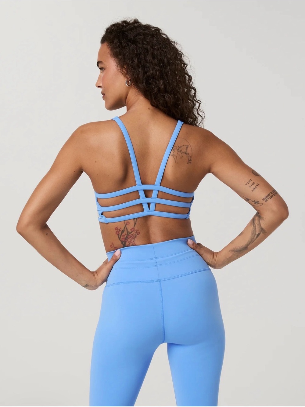 Vuori Teal Green Yosemite Bra and Daily Leggings Set - Picture 4 of 5